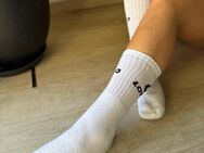 Verkaufe 🦶-Bilder und Socken - Berlin