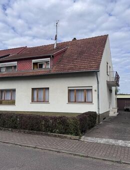 Renovierungsbedürftiges 2-Familienhaus mit separaten Einheiten, ca. 189 m² Wohnfl., Garage u. Garten - Schwalbach