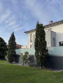 Architekten Stadtvilla in Neuendettelsau - freistehendes Einfamilienhaus mit Doppelgarage - Neuendettelsau