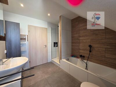 Charmante 5,5-Zimmer-Maisonette-Wohnung mit EBK, Balkon, PKW-Stellplatz und Abstellraum