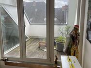 Sehr individuell - Dachgeschoss im Loft-Style 2-Zimmer Altbau-Wohnung mit Balkon - Düsseldorf