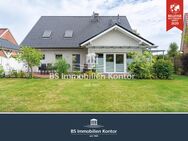 Einfamilienhaus mit gehobener Ausstattung, Garage, Carport, Terrasse und Gartenanlage! - Aurich