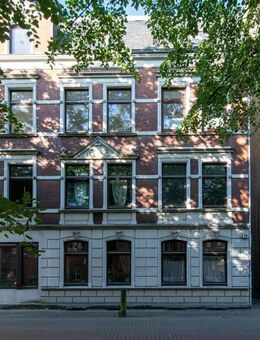 NEUMÜNSTER: Vermietete 2-Zi.-Dachgeschosswohnung mit Entwicklungsmöglichkeiten - Neumünster