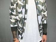 Bomber Overshirt Jacket Light Khaki mit T-Shirt - Merseburg