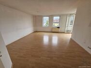 Selber Renovieren gegen Mietfrei / Schöne 3 Zimmer Wohnung im 2. OG Stellplatz möglich - Schönebeck (Elbe)