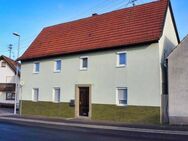Gepflegtes Wohnhaus mit Nebengebäude und kleinem Garten in zentraler Dorflage, Wohnfl. 150m², Grund 270m² - Hofheim (Unterfranken)