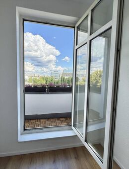 Sehr helle 4-Zimmer-Wohnung mit Balkon, WG-fähig, provisionsfrei / no comission - Berlin
