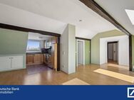 Über den Dächern: Attraktive 2,5-Zi.-DG-Maisonettewohnung mit großer Sonnenterrasse - Düsseldorf