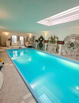Ein architektonisches Juwel! Exkl. Villa mit Innenschwimmbad! Ortsrandlage, Alpensicht. - Gailingen (Rhein)