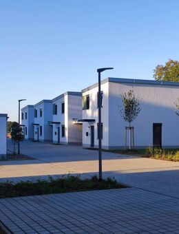 NEUBAU Kettenhaus in Holzmassiv-Bauweise mit pflegeleichtem Garten - Grafenrheinfeld