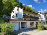Älteres Einfamilienhaus mit Einliegerwohnung und Werkstatt im Untergeschoss in Riedenburg-Gundlfing - Riedenburg