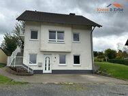 Großzügiges Einfamilienhaus mit Einliegerwohnung und großem Garten in ruhiger Lage von Veitsteinbach - Kalbach