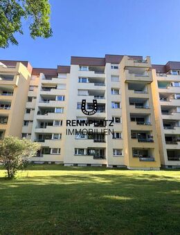 Gepflegte 3,5-Zimmer-Wohnung in Regensburg-Königswiesen mit Balkon und Loggia. Frei ab 01.09. - Regensburg