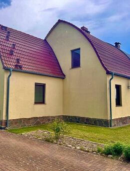 HORN IMMOBILIEN ++ bezugsfertige Doppelhaushälfte in Pasewalk mit Kamin und Einbauküche - Pasewalk
