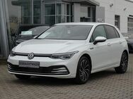 VW Golf, 1.5 TSI Style, Jahr 2020 - Meißen