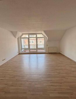 Große 3 Zimmerwohnung im 2.Obergeschoß in zentraler Lage von Wilhelmshaven - Wilhelmshaven