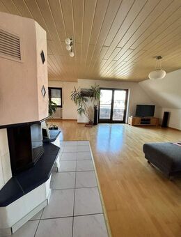 3-Zimmer-Dachgeschosswohnung – Wohnen im Zweifamilienhaus mit Privatsphäre - Wyhl (Kaiserstuhl)