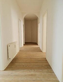 +++ Wir haben Platz für Kinder! Renovierte 4 Zimmer-Wohnung mit Abstellraum in zentraler Lage +++ - Glauchau