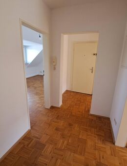 Wohn- und Geschäftshaus mit 3 Wohnungen und 1 Gewerbe - Krefeld