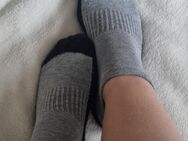 Getragene Socken in grau/schwarz - Suhl
