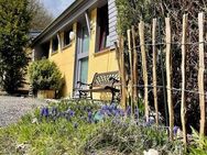 Ferienhaus mit einen traumhaften Blick, gelegen auf einem Park ca. 120 m² Grundstück, in einer sehr ruhigen Lage in Waxweiler. Es besteht keine Verpli - Waxweiler