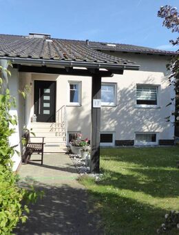 Zweifamilienhaus mit flexiblem Souterrain und traumhafter Feldrandlage in Ravolzhausen! - Neuberg
