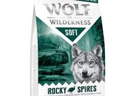 Wolf of Wilderness Adult - Soft & Strong 6 x 300 g - Mixpaket - Soft Freiland-Perlhuhn 1kg Trockenfutter