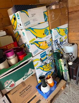 Diverse Flohmarktkisten und Trödel - Bruchköbel