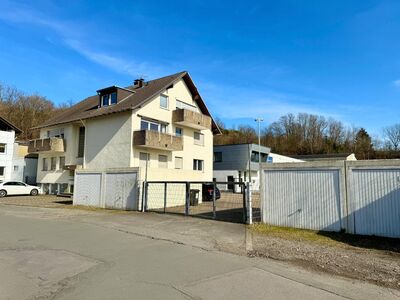 SANIERTES MEHRFAMILIENHAUS, BÜRO, GARAGEN UND ZAHLREICHE AUSSENSTELLPLÄTZE !!!