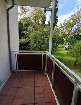 Charmante 3-Raumwohnung in der 1.Etage mit sonnigem Balkon! - Merseburg
