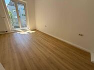 NEUES Laminat / 1. OG / sonniger Balkon - Bad mit Dusche und Fenster ! - Chemnitz