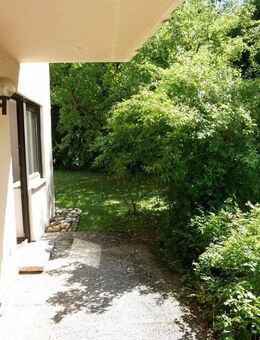 Gemütliche 2-Zimmer-Wohnung im Untergeschoss, inkl. Terrasse mit Blick ins Grüne! - Weissach (Tal)