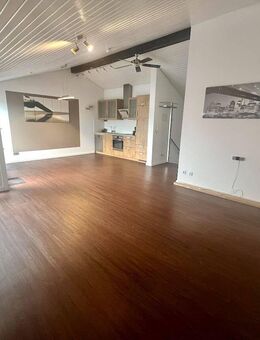 Sanierte 2 Zimmerwohnung inkl Tiefgaragenstellplatz - Dettingen (Teck)