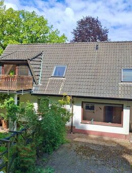 Zweifamilienhaus mit viel Potential und großzügigem Grundstück in schöner Lage von Barmstedt - Barmstedt