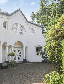 Rissen - repräsentativ u. großzügig: 7-Zimmer-Twin-Villa m. parkähnlichem Garten in idyllischer Lage - Hamburg