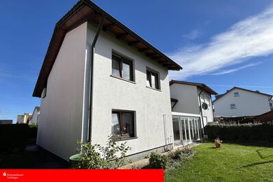 Wohnhaus mit Wintergarten und Garage in Gosheim