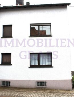 RENOVIERTE UND SEHR GROßZÜGIGE MAISONETTE-WOHNUNG IN RUHIGER WOHNLAGE VON ELVERSBERG - Spiesen-Elversberg