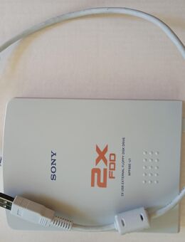 externes Diskettenlaufwerk von Sony mit USB-Anschluss und 6 Disketten - Chemnitz