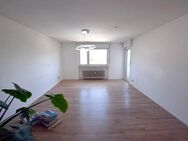 Helle 3-Zimmer-Wohnung mit Balkon, Einbauküche und PKW-Stellplatz in ruhiger Lage - Aschaffenburg