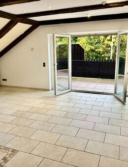 LICHTDURCHFLUTETES DACHGESCHOSS-JUWEL MIT LOGGIA, KAMIN & GARTENIDYLLE !!! - Iserlohn