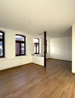 Modern wohnen im Zentrum: Hochwertige 2-Zimmer-Wohnung mit Balkon & neuer Einbauküche - Bitterfeld-Wolfen