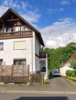 Sehr gepflegtes saniertes Einfamilienhaus mit hochwertiger EBK und zwei Balkonen - Löhnberg