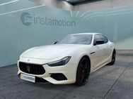 Maserati Ghibli, S Q4 21 430PS AWD Winter Nerissimo, Jahr 2021 - München