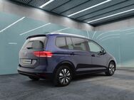 VW Touran, 2.0 TDI Move 7-S, Jahr 2023 - München