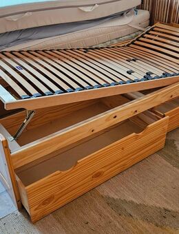 Bett mit viel Stauraum - Potsdam