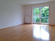 Komfortable 3-Zimmerwohnung, Küche mit EBK, Bad, Abstellraum, Balkon, Garage + Stellplatz - Saarlouis