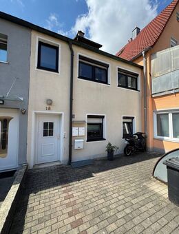 In Wohnungen aufgeteiltes RMH als Anlageobjekt oder zur Eigennutzung - Augsburg