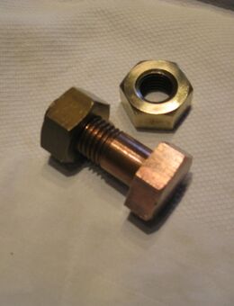 Kupferschraube M 20 X 55 mit 2 Messingmuttern ebenso Gewinde M 20 - Wesseling