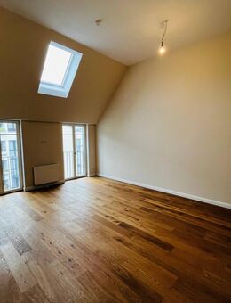 Sanierte DG-Whg im exklusiven Altbau! **ERSTBEZUG** - Berlin