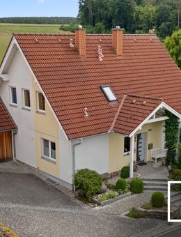 Idyllische Lage! Energieeffizientes Einfamilienhaus mit Balkon, Terrasse und optimaler Anbindung - Frensdorf